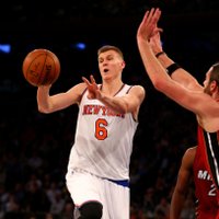 Porziņģis rezultatīvākais komandā; 'Knicks' nespēj revanšēties 'Heat'