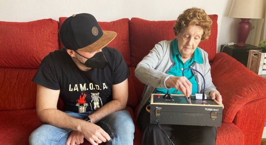 Вместо смартфона: испанец собрал бабушке Telegram-аппарат