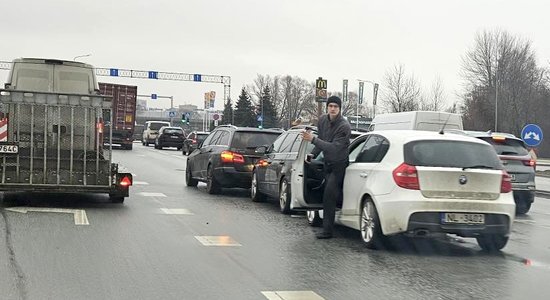 На улице Краста произошла авария с участием пяти автомобилей