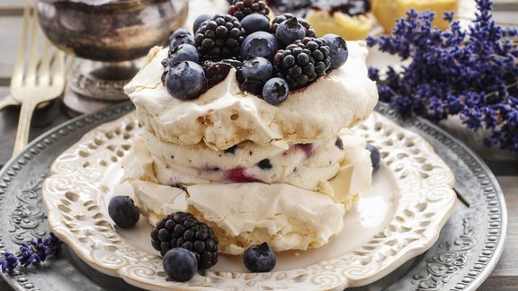 pavlova bezē deserts