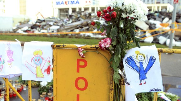 Veikalā Maxima Zolitūdē iegruvuši griesti - 547