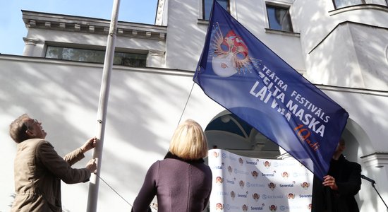 Foto: Atklāts desmitais teātra festivāls 'Zelta maska Latvijā'