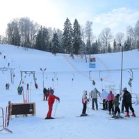 Kurzemes slēpošanas kalni un distanču trases brīvdienās būs atvērtas
