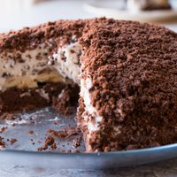 'Kurmja rakums' – šokolādes biskvīta torte ar banānu un krēma pildījumu