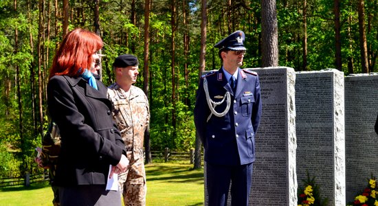 Foto: Atzīmē atjaunoto Daugavpils vācu kapu desmitgadi