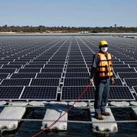 "Latvenergo": высокий спрос на солнечные панели создает очереди на их установку