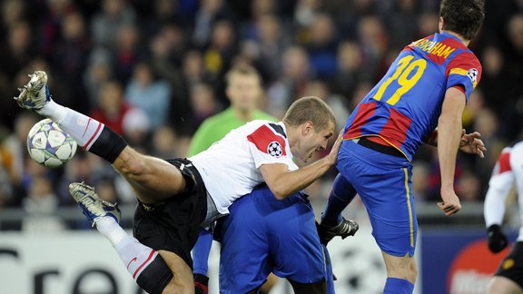 Nemanja Vidic (Manchester United) against FC Basel