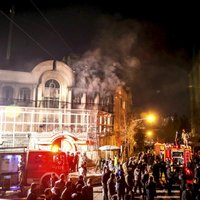 Толпа в Тегеране напала на посольство Саудовской Аравии