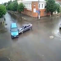 Video: Serpuhovā atceļ ceļa zīmes 'miera labad'; rezultātā kaudze avāriju
