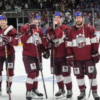 Latvijas hokejisti saņem rūgtu mācībstundu Šveicē