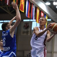 Latvijas U–18 basketbolisti sīvā Eiropas čempionāta mačā uzvar Grieķijas vienaudžus