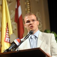 Dzintars prasa skaidrot 'Vienotības' nostāju par pāreju uz mācībām tikai latviešu valodā