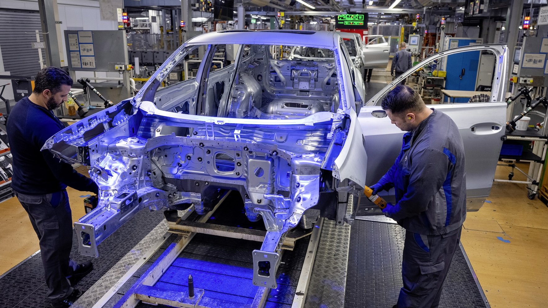 Autopilots uz nekurieni: neizlēmība un ilūzijas, kas gremdē Eiropas auto industriju