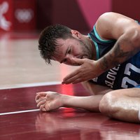 Dončičs pēc sāpīgā zaudējuma pusfinālā dusmās vainojis FIBA