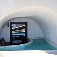 21. gadsimta alu cilvēki: klinšu mājas Santorini salā