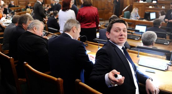 Tautu uzjautrina prezidenta vēlēšanas un neveiklie deputāti