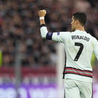 Ronaldu pāreja: 'Juventus' par portugāļu zvaigzni saņems vismaz 15 miljonus eiro