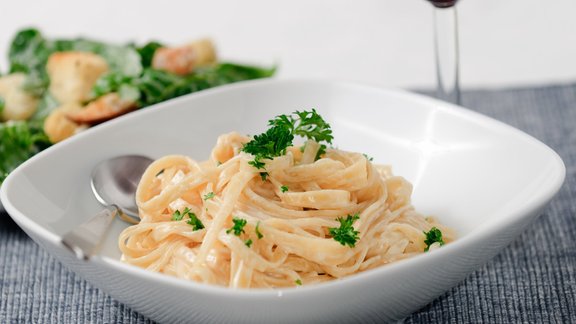 spageti Fettuccini Alfredo