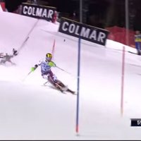 Video: Olimpiskais vicečempions kalnu slēpošanā par mata tiesu izvairās no traģēdijas