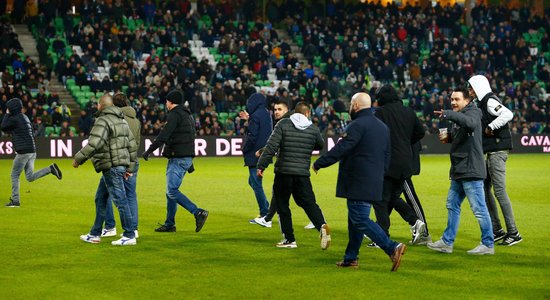 Video: Fani pārtrauc Uldriķa pārstāvētās 'Cambuur' spēli