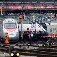 Vilciena avārijā Šveicē cietuši septiņi cilvēki