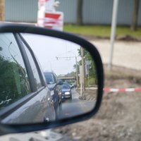 Pēc kritiena satiksmes autobusā slimnīcā nokļūst sieviete