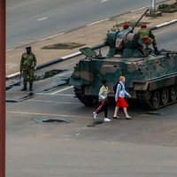 Zimbabves krīze: Mugabe ir mājas arestā, paziņo Zuma