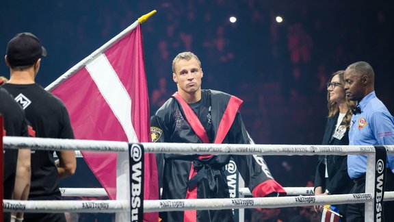 Bokss, Mairis Briedis un Oleksandrs Usiks - 62