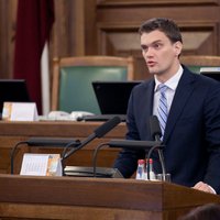 'Olšteina sešinieks' sola neklupināt Dombrovska valdību