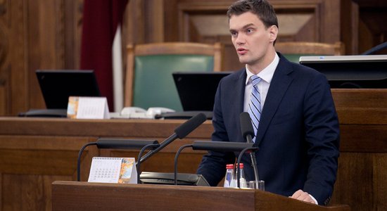 'Olšteina sešinieks' sola neklupināt Dombrovska valdību