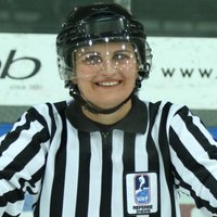 Pirmo reizi Latvijas hokeja virslīgas spēli tiesās sieviete