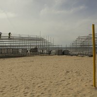 Majoru pludmalē būvē Jūrmalas 'Masters' stadionu piecstāvu mājas augstumā