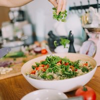 Bez smaguma sajūtas – 21 salātu recepte tveicīgām dienām