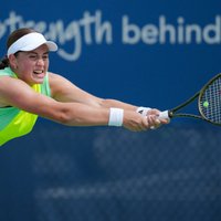 Ostapenko pēc smaga spēles sākuma uzvar aizraujošā Sinsinati pirmās kārtas mačā