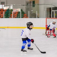 Hokejs bērniem – par nepieciešamo inventāru un popularitāti meiteņu vidū