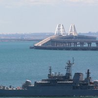 Ukraina apstiprina trāpījumu Krievijas raķešu kuģim Kerčas kuģu būvētavā