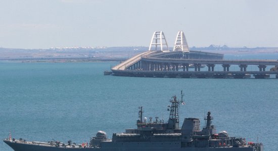 Ukraina apstiprina trāpījumu Krievijas raķešu kuģim Kerčas kuģu būvētavā