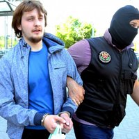 Tiesa apcietina abus Ādažu bāzē aizturētos Krievijas pilsoņus