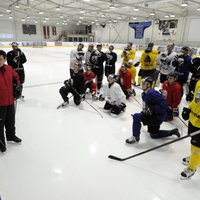 Latvijas hokeja izlase pirmajā pārbaudes spēlē savās mājās tiekas ar Zviedriju