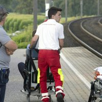 Vilcienā Austrijā vīrietis sadūris divus jauniešus