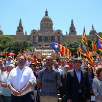 Desmitiem tūkstošu cilvēku Barselonā atbalsta Katalonijas neatkarības referenduma rīkošanu