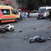 Foto: Traģiska autoavārija Sarkandaugavā; miris motociklists