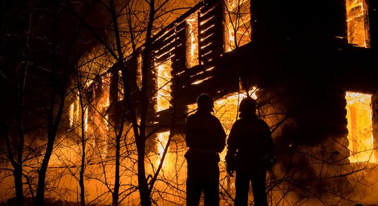 Baltkrievi var. Kā Sluckas iedzīvotāji dumpojās pret padomju varu un nodedzināja tiesu