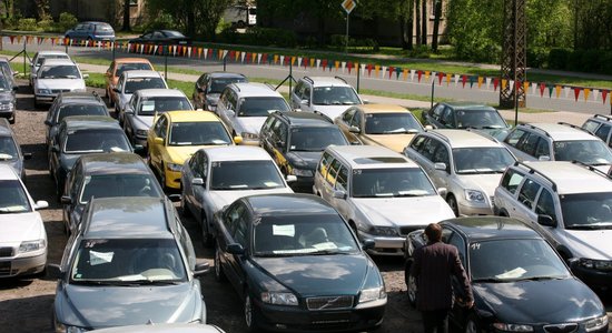Торговец подержанными автомобилями: средняя цена малопользованного авто выросла до 10-15 тыс. евро