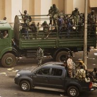 Saeima akceptē divu Latvijas karavīru nosūtīšanu uz vardarbības pārņemto Mali