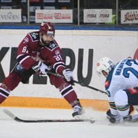 Rīgas 'Dinamo' pēdējā minūtē izlaiž uzvaru; 'bullīšos' piedzīvo sesto zaudējumu pēc kārtas