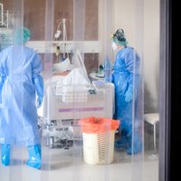 Latvijas slimnīcās patlaban ārstējas 967 Covid-19 pacienti