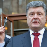 Порошенко сообщил о потерях в Дебальцево; Украина попросит ввести миротворцев