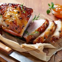 6 способов вкусно запечь свиной окорок в духовке