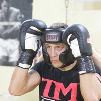 Krievu bokseris Drozds aicina Briedi iemācīties pieklājību
